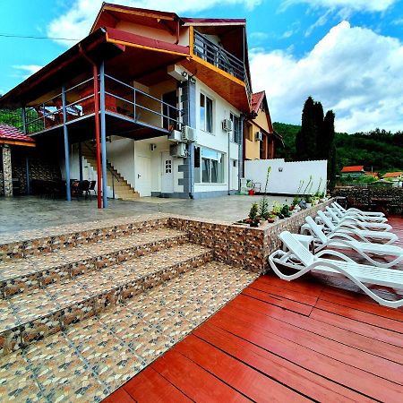 Hotel Vila Cristiane Ieşelniţa Exterior foto